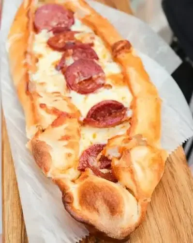 Sucuklu pide